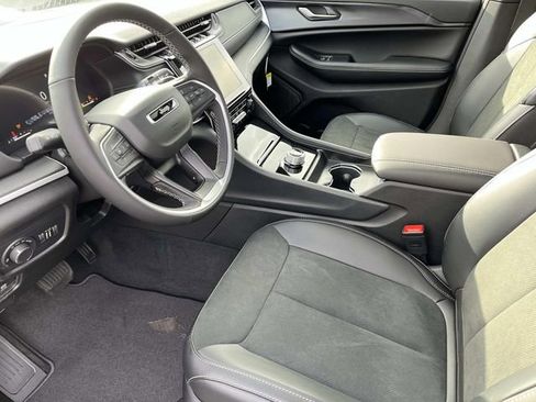 New 2025 Jeep Grand Cherokee 4WD image 21