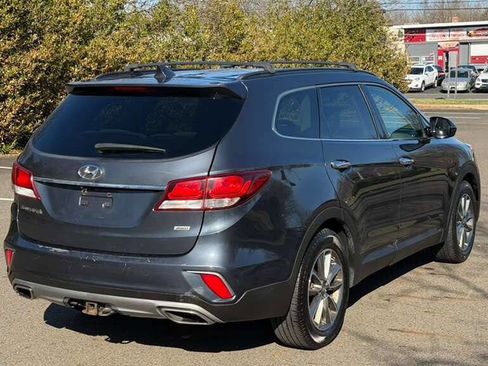 Used 2017 Hyundai Santa Fe SE image 6