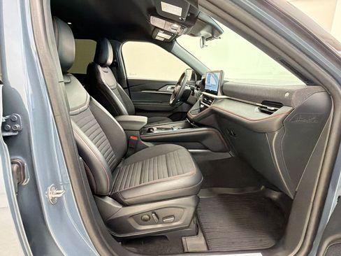 Certified 2025 Ford Explorer ST-Line RWD image 29