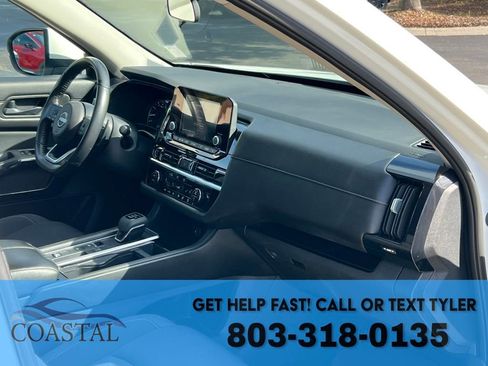 Used 2024 Nissan Pathfinder SV image 27