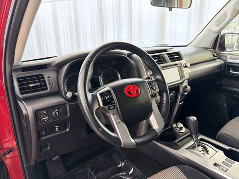 Used 2015 Toyota 4Runner SR5 AWD/4WD image 4