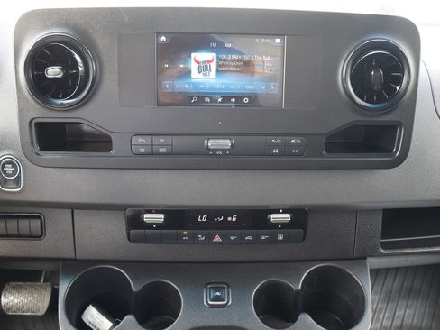 Used 2020 Mercedes-Benz Sprinter 3500 image 34