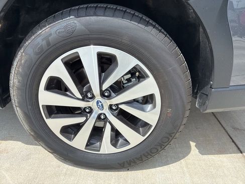 Used 2025 Subaru Outback Premium AWD/4WD image 8