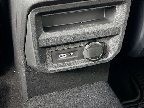 Used 2021 Volkswagen Tiguan SE image 33