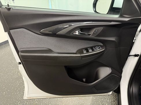 Used 2023 Chevrolet TrailBlazer LT w/ Convenience Package image 9