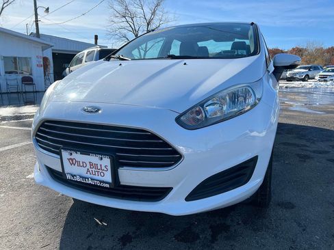Used 2016 Ford Fiesta SE image 2