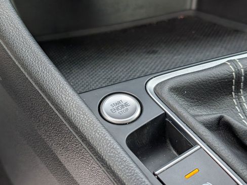 Used 2024 Volkswagen Jetta SE FWD image 7