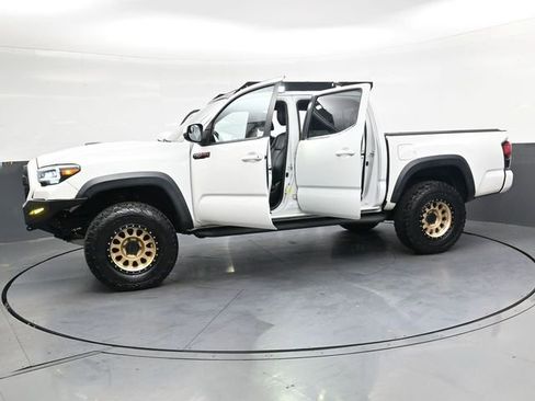 Used 2017 Toyota Tacoma TRD Pro image 41
