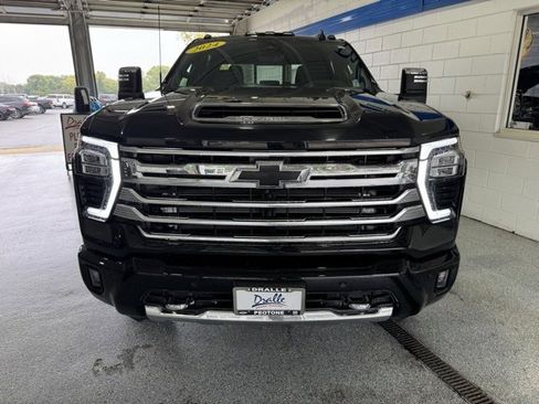 Used 2024 Chevrolet Silverado 2500 High Country w/ High Country Premium Package image 3