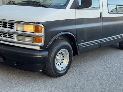 Used 1999 Chevrolet Express 1500 w/ Convenience Pkg image 12
