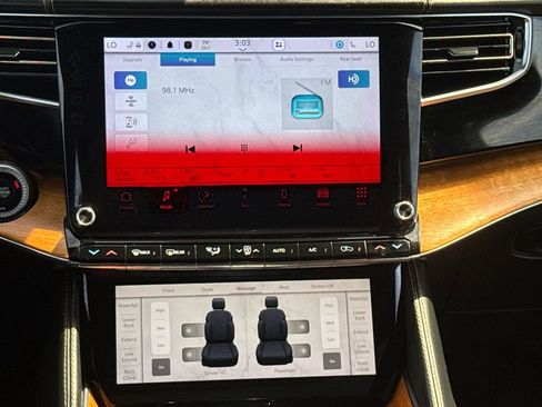 Used 2022 Jeep Grand Wagoneer Series III w/ Rear Seat Video Group 1 image 12