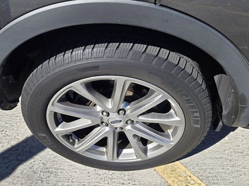 Used 2017 Ford Explorer Limited image 3