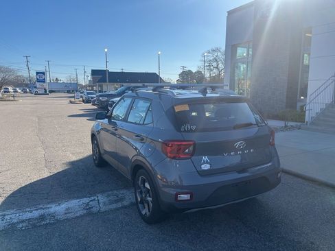 Used 2021 Hyundai Venue SEL image 6