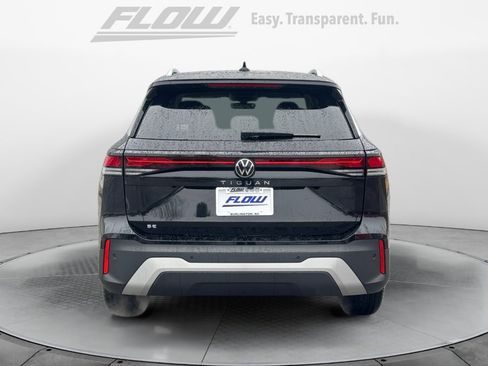Used 2025 Volkswagen Tiguan SE image 6