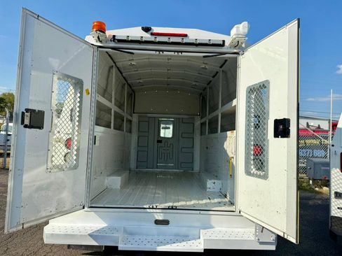 Used 2018 GMC Savana 3500 w/ Power Convenience Package image 10