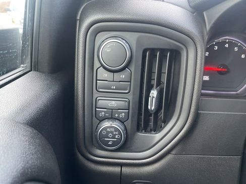 Used 2021 Chevrolet Silverado 2500 Custom w/ Custom Value Package image 3