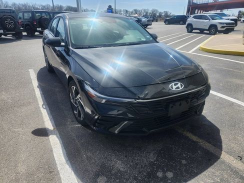 Used 2025 Hyundai Elantra SEL image 5