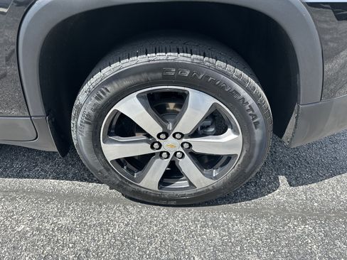 Certified 2023 Chevrolet Traverse LT w/ LT Premium Package AWD/4WD image 6