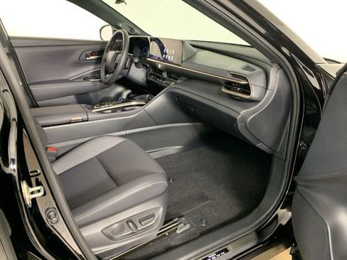 Used 2025 Toyota Crown Signia image 39