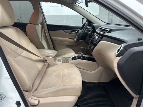 Used 2016 Nissan Rogue SV image 20