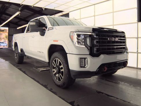 Used 2022 GMC Sierra 2500 AT4 w/ AT4 Premium Plus Package AWD/4WD image 3