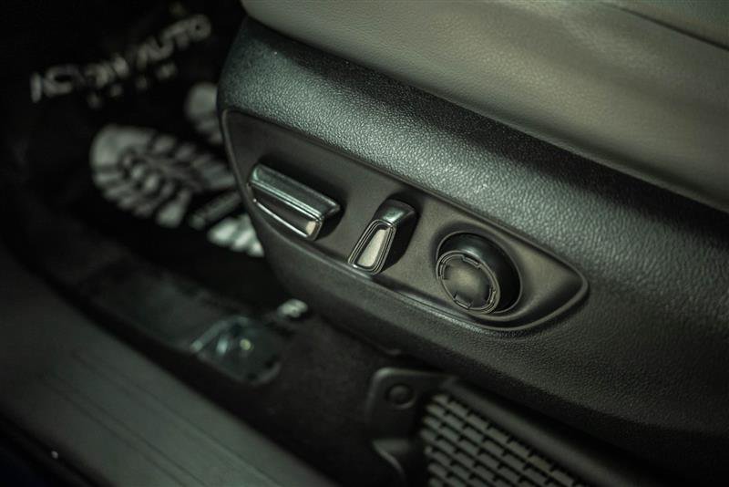 Used 2023 Toyota Sienna XLE FWD image 17