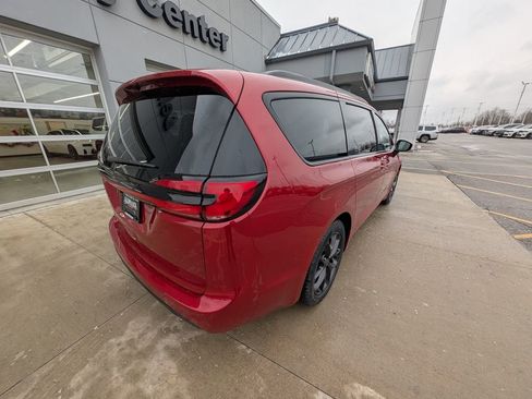 New 2026 Chrysler Pacifica Select w/ S Appearance Package image 6