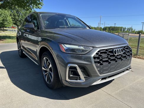 Used 2023 Audi Q5 2.0T Premium w/ Convenience Package image 2