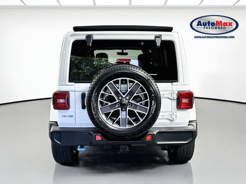 Used 2023 Jeep Wrangler Unlimited Sahara w/ Cold Weather Group AWD/4WD image 8