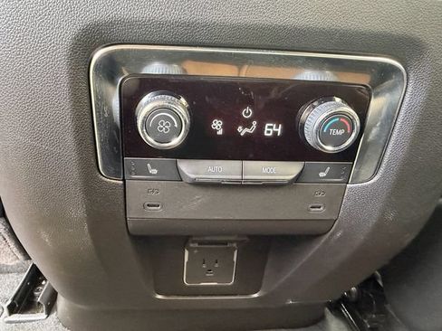Used 2025 Chevrolet Suburban Premier AWD/4WD image 16
