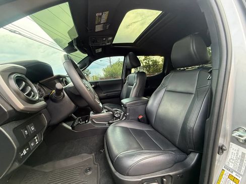 Used 2020 Toyota Tacoma TRD Off-Road w/ TRD Premium Off Road Package AWD/4WD image 15