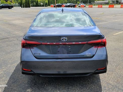 Used 2020 Toyota Avalon XLE w/ Moonroof Package FWD image 10