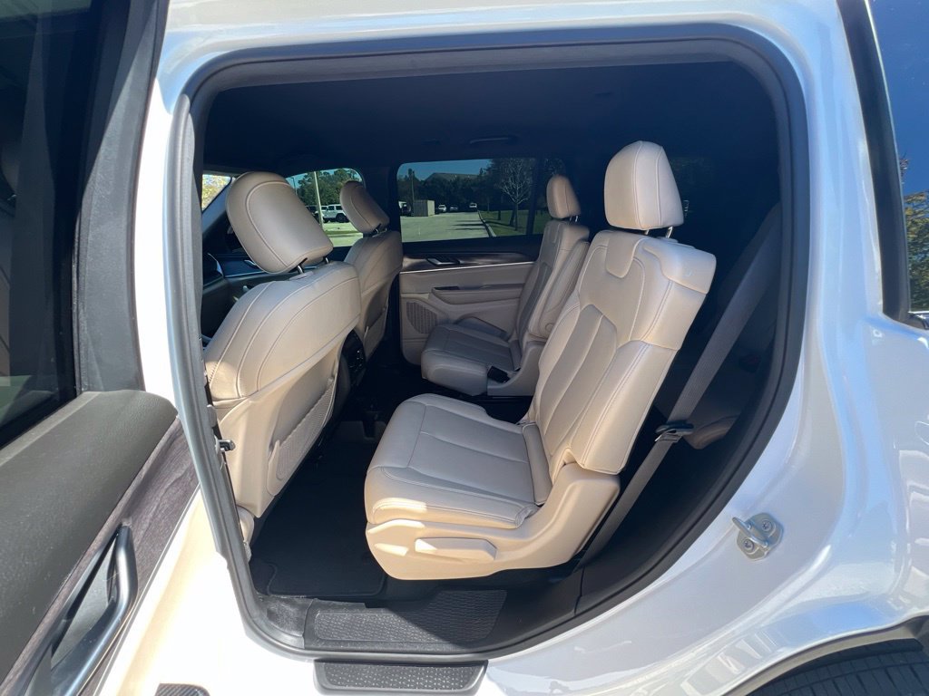 Used 2024 Jeep Grand Cherokee L Limited RWD image 32