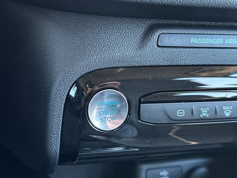 Used 2024 Ford Escape SE image 23