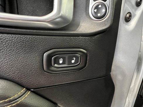 Used 2022 Jeep Wrangler Unlimited Sahara image 29