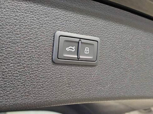 Used 2023 Audi Q5 2.0T Premium w/ Convenience Package image 17