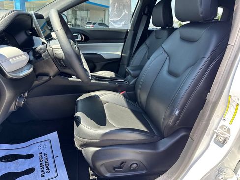 Used 2025 Jeep Compass Limited AWD/4WD image 10