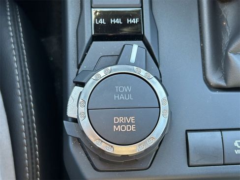 Used 2025 Toyota 4Runner Limited image 32