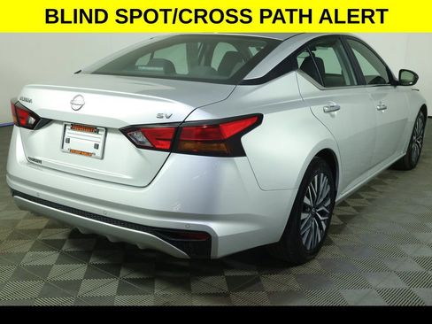 Used 2024 Nissan Altima 2.5 SV image 11