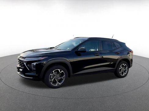 Used 2025 Chevrolet Trax LT image 7