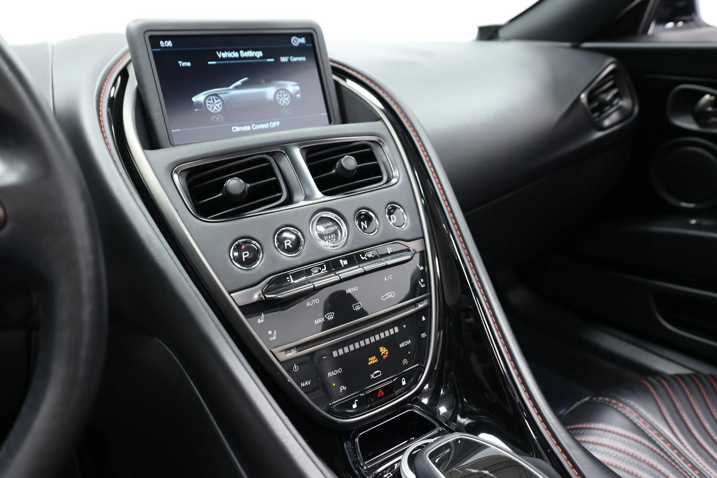 Used 2019 Aston Martin DB11 Volante RWD image 34