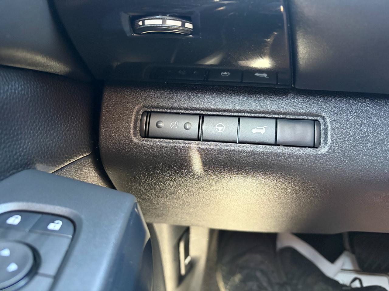 Used 2025 Nissan Pathfinder SV AWD/4WD image 13