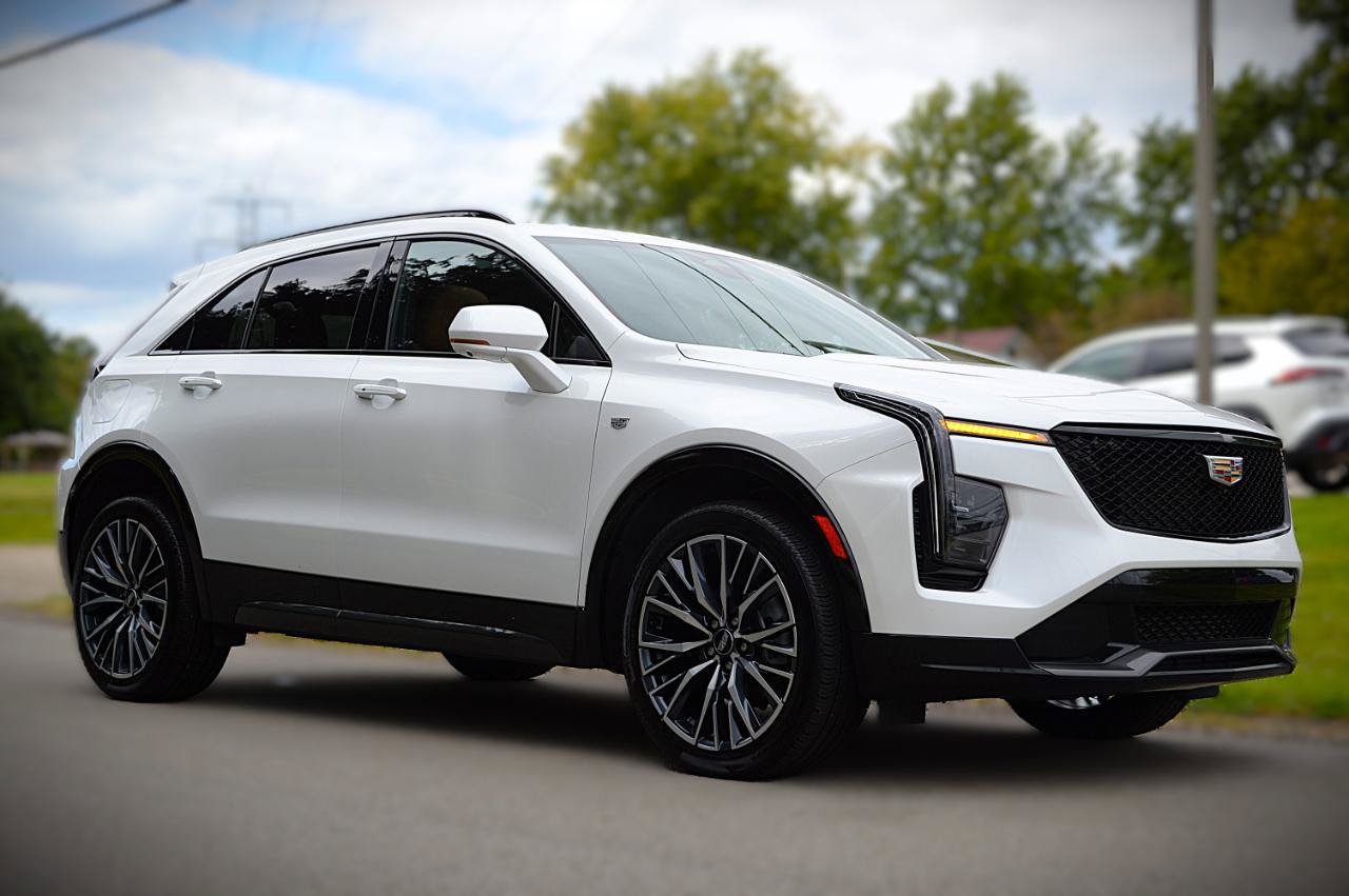 Used 2025 Cadillac XT4 Sport AWD/4WD image 3