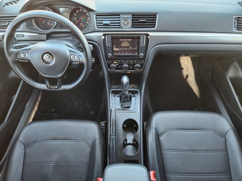 Used 2017 Volkswagen Passat 1.8T R-Line image 25