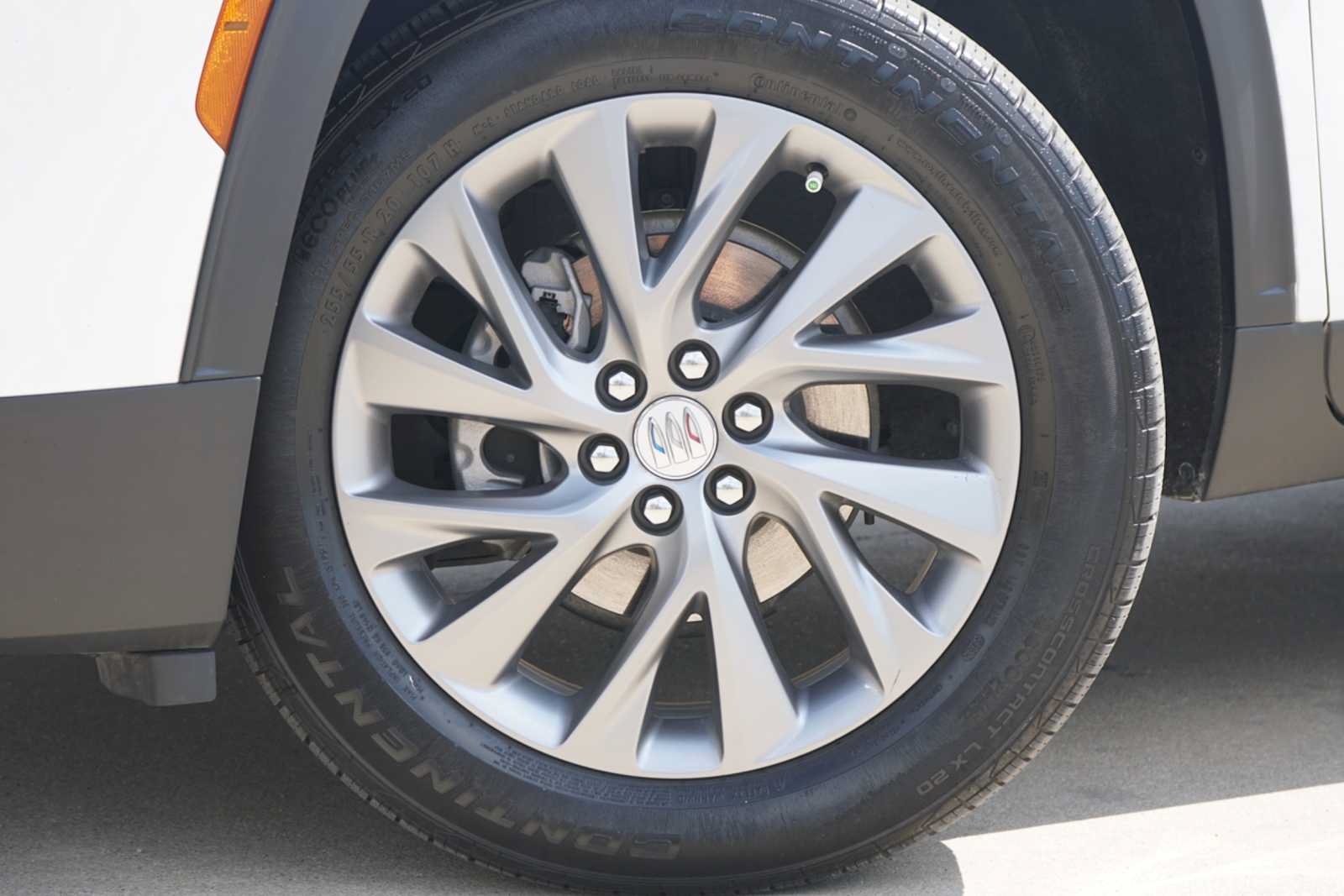 Used 2025 Buick Enclave Preferred FWD image 2