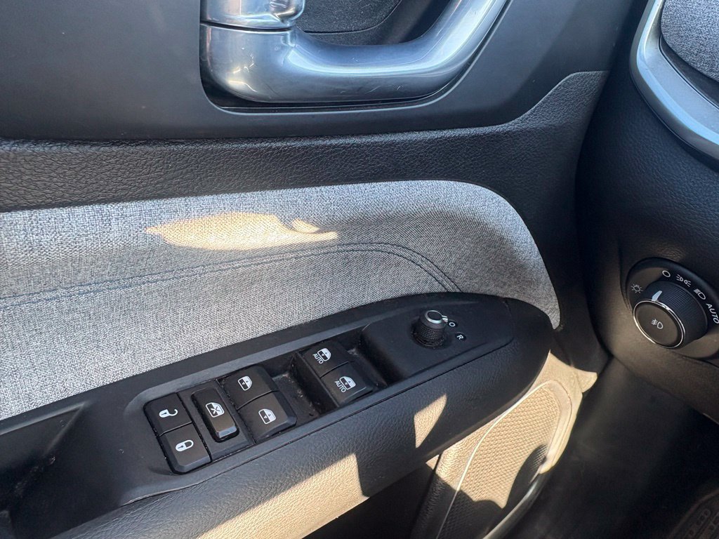 Used 2024 Jeep Compass Latitude AWD/4WD image 15