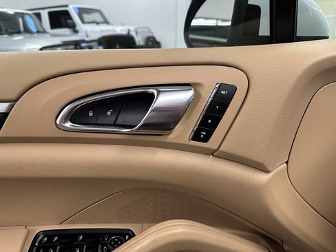 Used 2013 Porsche Cayenne Diesel AWD/4WD image 25