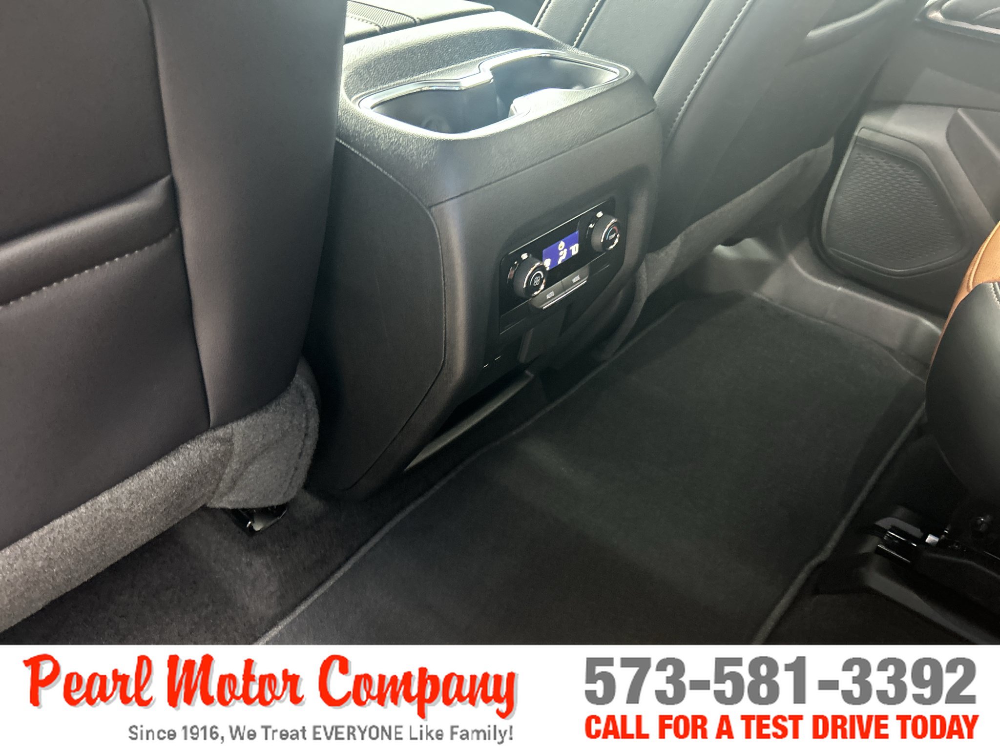 New 2027 Chevrolet Traverse Z71 w/ Driver Confidence Package AWD/4WD image 23