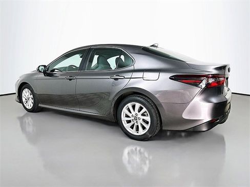 Used 2023 Toyota Camry LE image 5