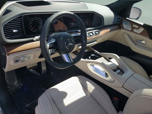 New 2026 Mercedes-Benz GLS 580 4MATIC image 14